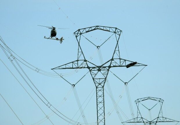 Helicopter flies near 500-kilovolt power lines